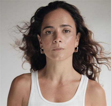 Alice Braga Bio, Movies, Age, Family, Husband, Height, Net Worth